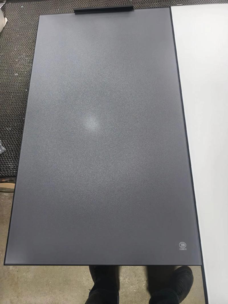 彩釉钢化玻璃门板 差异化产品如何破局同质化竞争